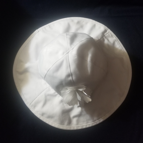Sweet white cotton/poly sz M hat w flower - Picture 5 of 9
